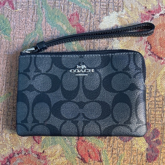 Coach Signature Black Wristlet - Picture 1 of 4